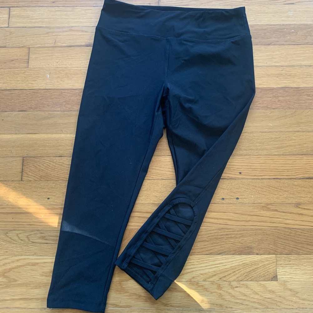Black capri yoga leggings